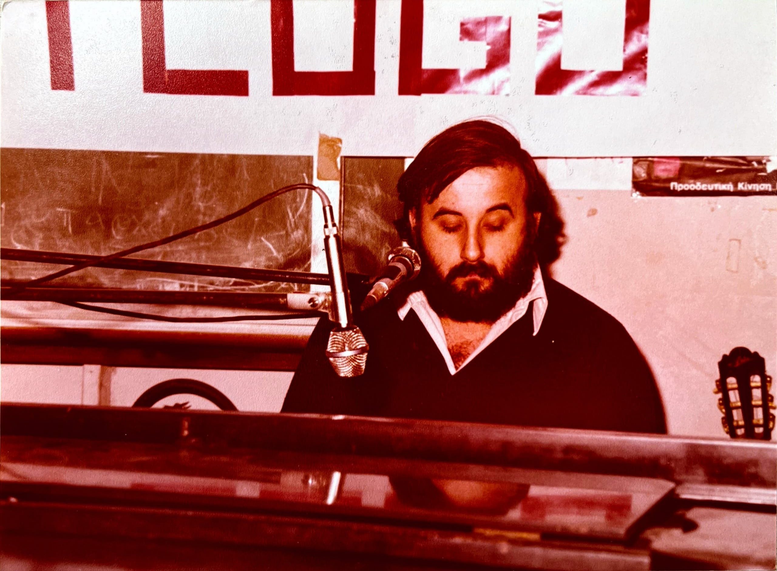 ΘΑΝΟΣ ΜΙΚΡΟΥΤΣΙΚΟΣ